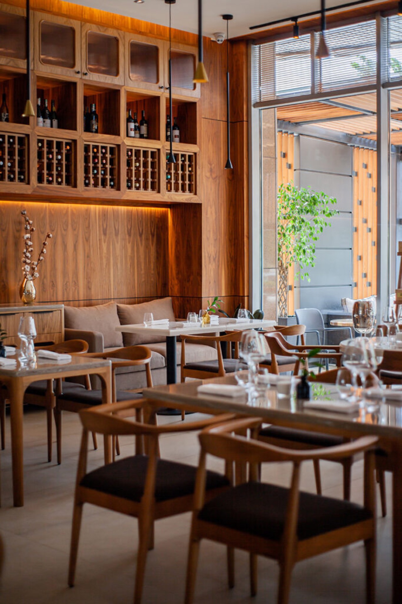 Eva Cafe — Restaurant